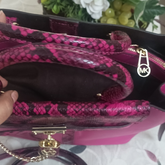 Authentic Michael Kors Hamilton Legacy Large Bag in Fuschia and Croc effect - Picture 10 of 12